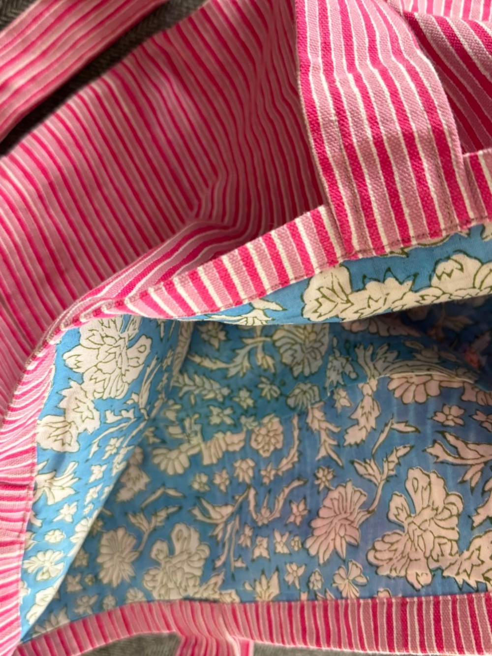 NWT SZ BLOCKPRINTS OVERSIZED COTTON CANVAS TOTE PINK/BLUE - Picture 5 of 13